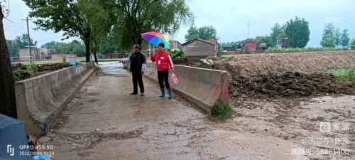 加强暴雨中巡查 排除房屋安全隐患