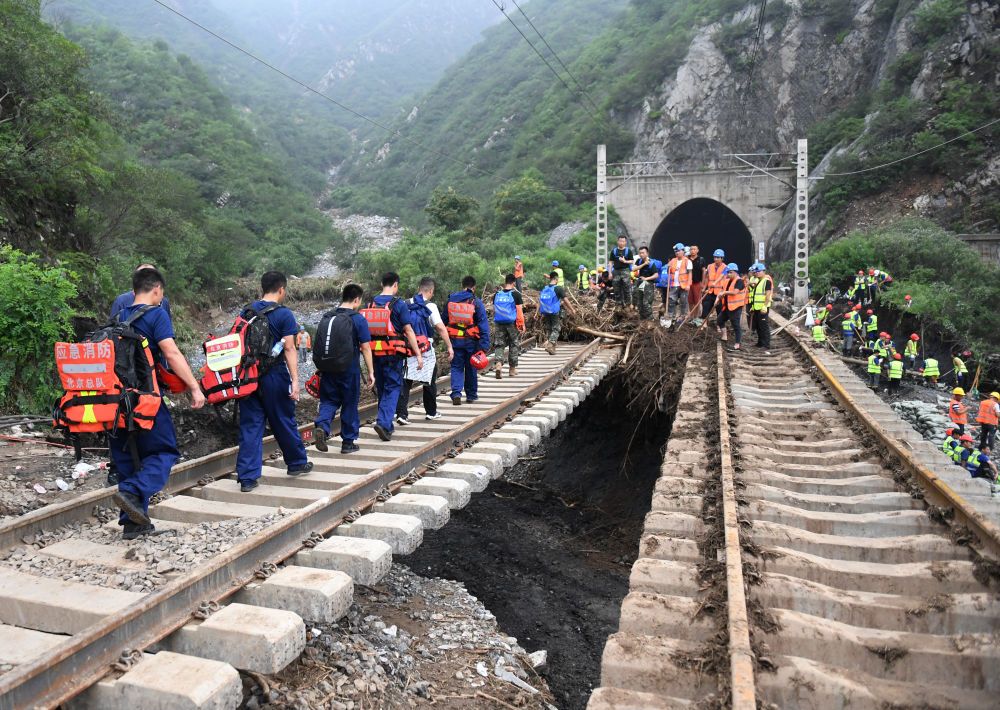 “走，我们回家”——北京丰沙铁路线最后一批滞留旅客转运见闻