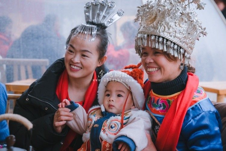 舞龙舞狮打铁花，余姚这里热热闹闹迎新年