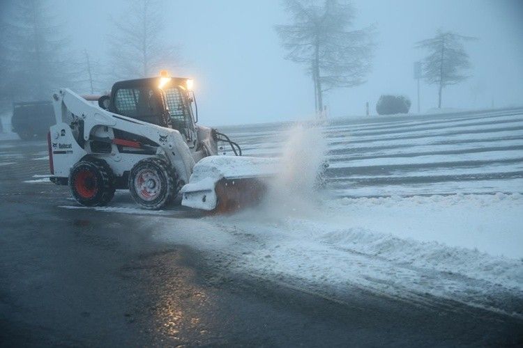 重庆仙女山再降大雪 景区多种措施保障游客尽情耍雪